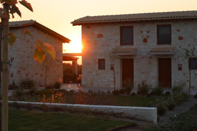 Mint Retreat Suites (Adults Only) Kalandra Exterior photo